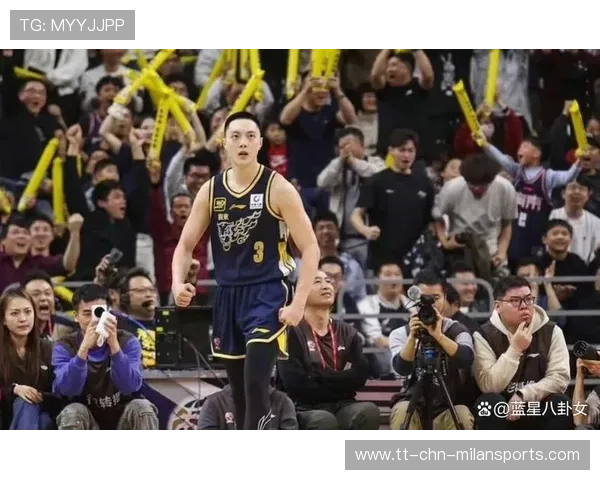 NBA后卫转身急停跳投：终结比赛的完美瞬间