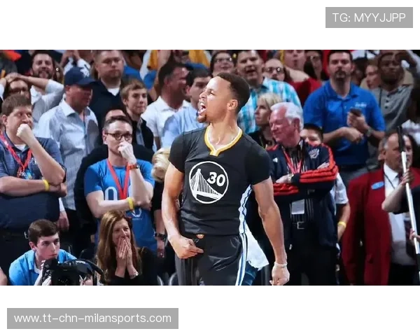 勇士外围传导流畅，库里超远三分稳稳射进