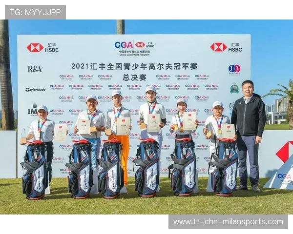 青年高尔夫打球手夺得业余公开赛冠军，青少年高尔夫球员